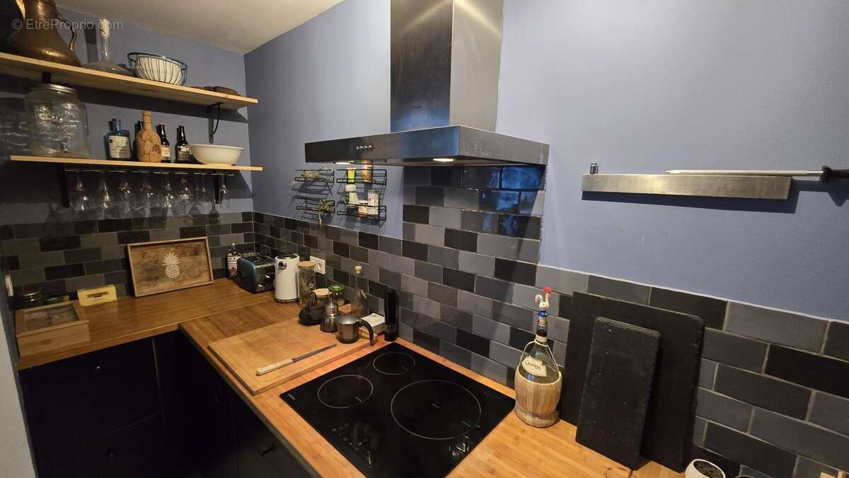 Maison à LA ROQUE-D&#039;ANTHERON