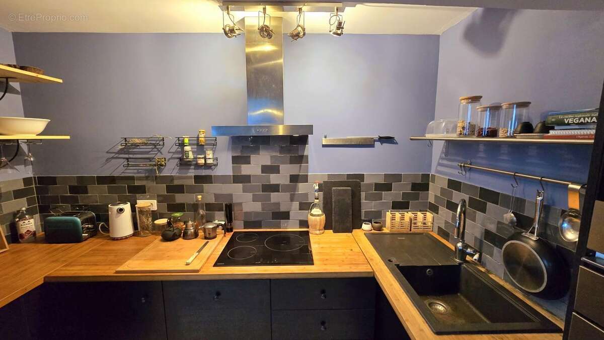 Maison à LA ROQUE-D&#039;ANTHERON