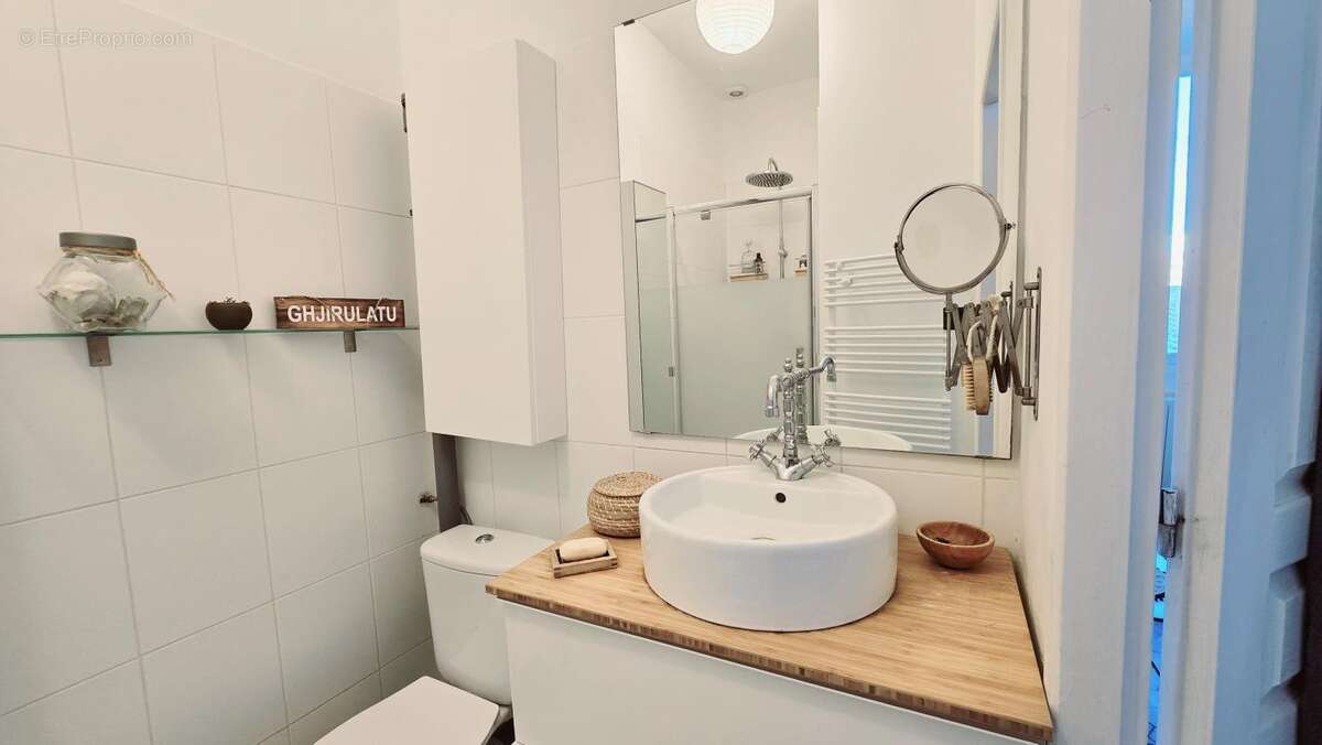 Maison à LA ROQUE-D&#039;ANTHERON