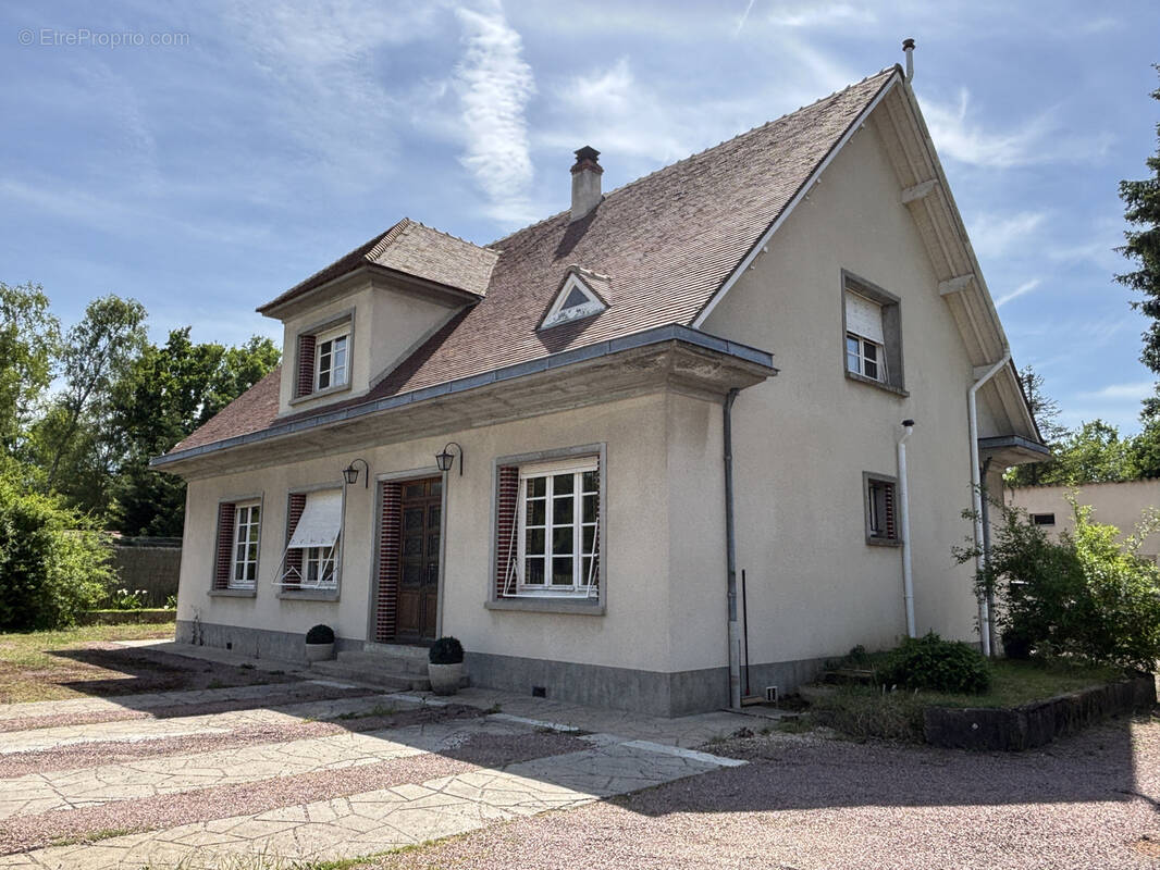 Maison à MARCILLY-EN-VILLETTE