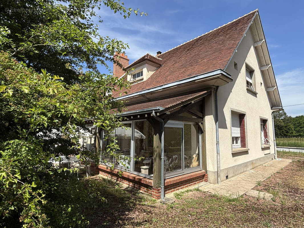 Maison à MARCILLY-EN-VILLETTE