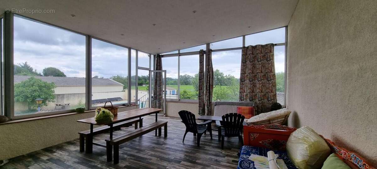 Maison à ROCHEMAURE