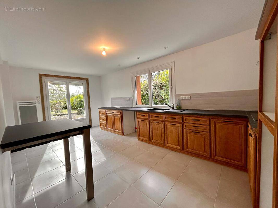 Maison à CHAMPCEVINEL