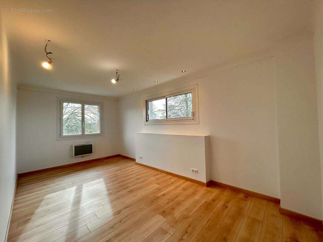 Maison à CHAMPCEVINEL