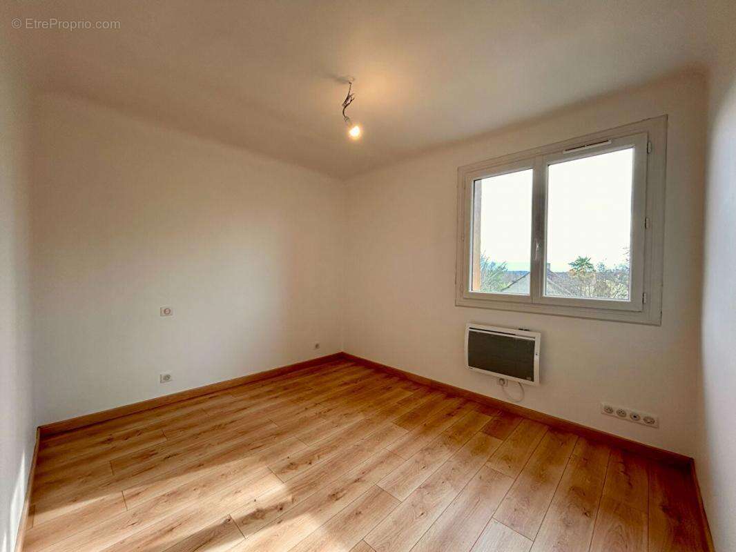 Maison à CHAMPCEVINEL