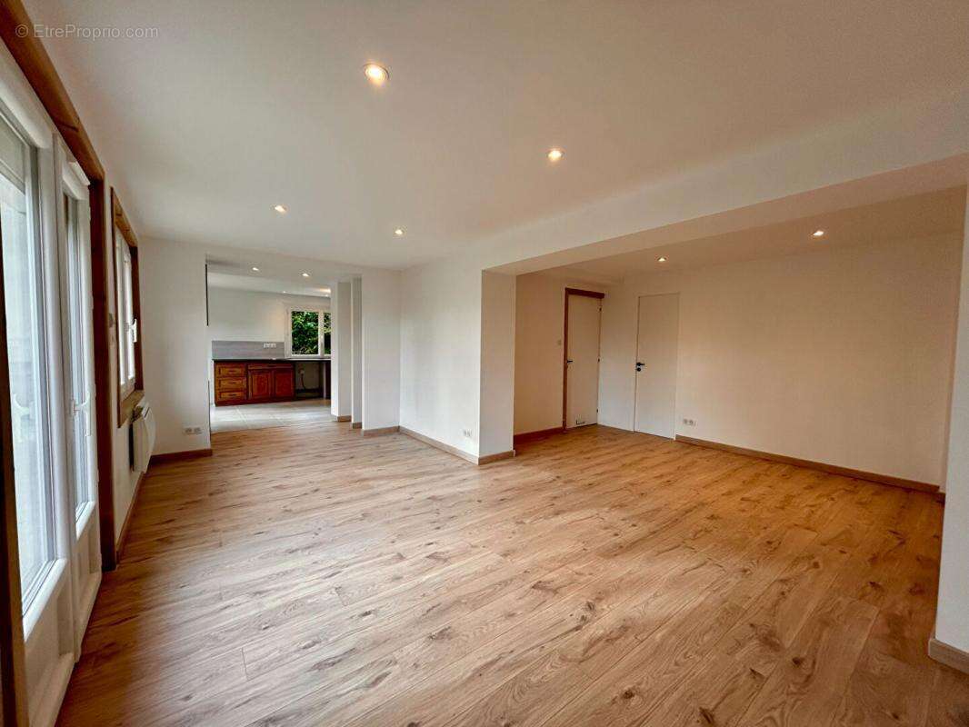 Maison à CHAMPCEVINEL