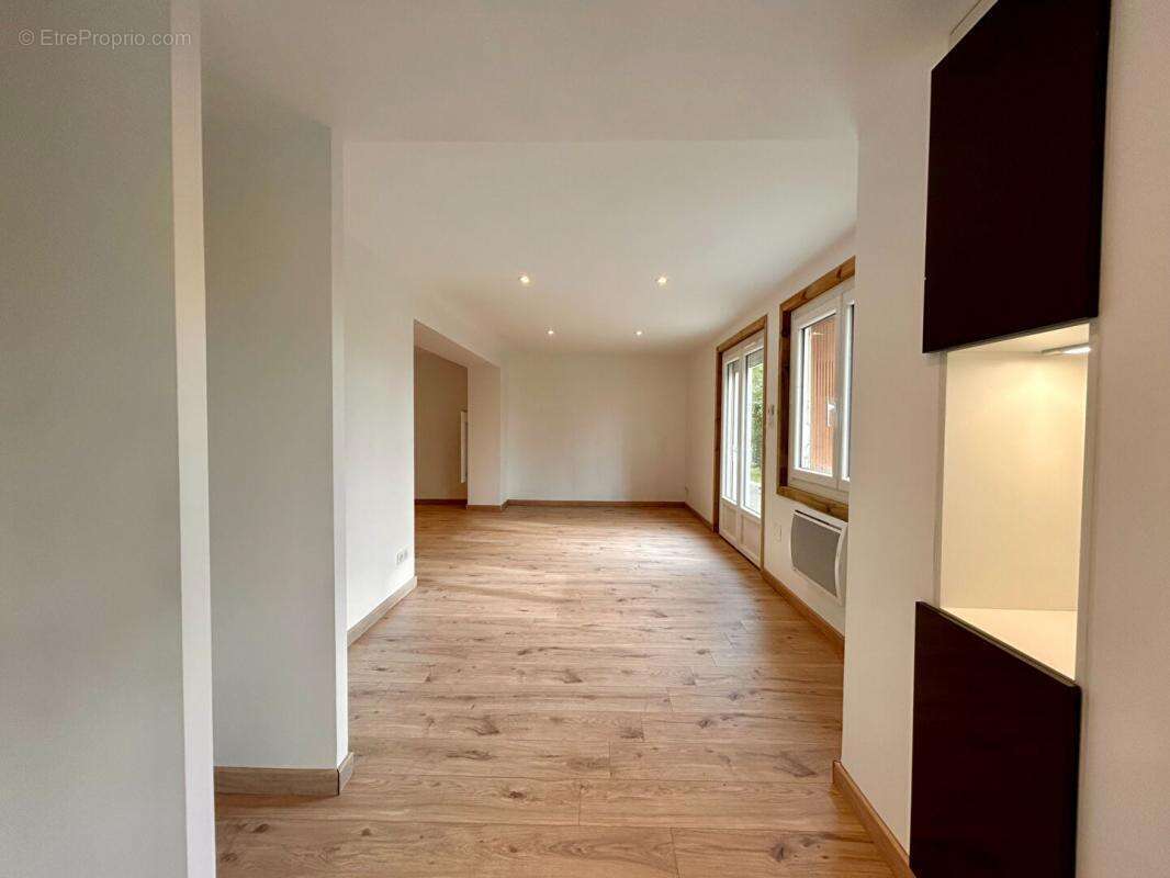 Maison à CHAMPCEVINEL