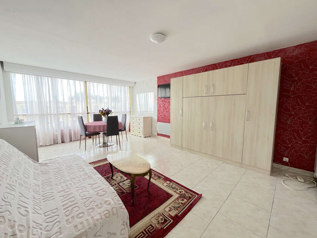 Appartement à SIX-FOURS-LES-PLAGES