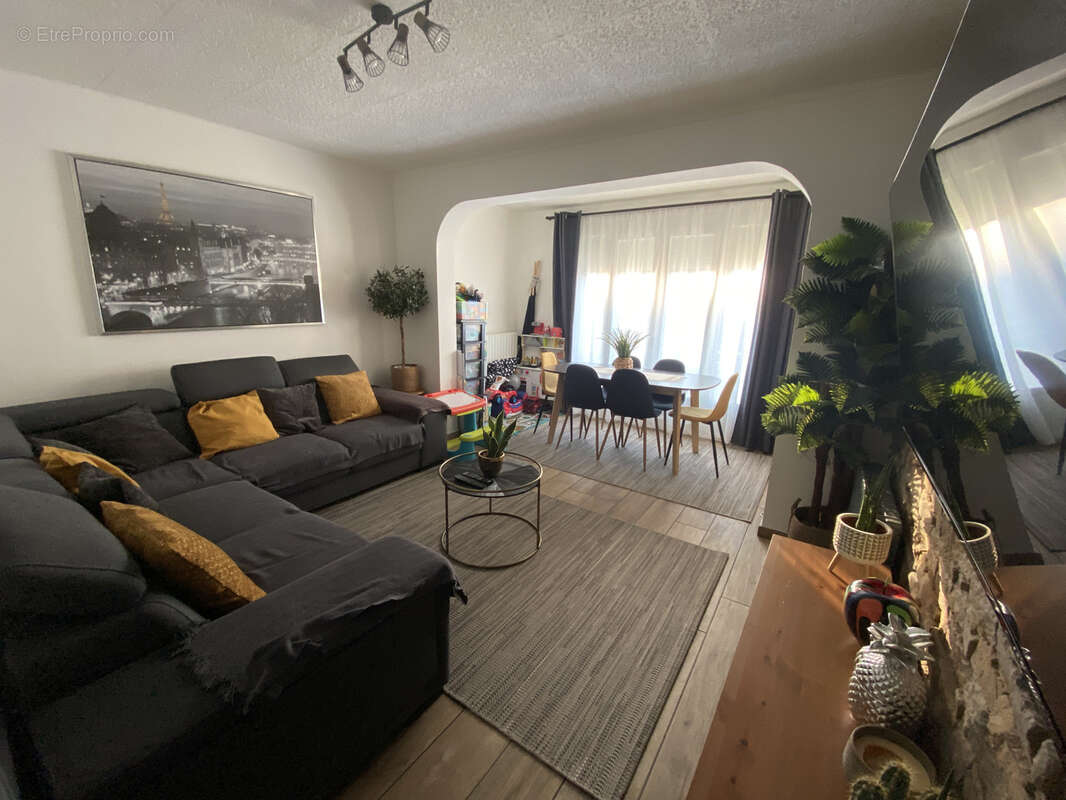 Appartement à PARAY-VIEILLE-POSTE