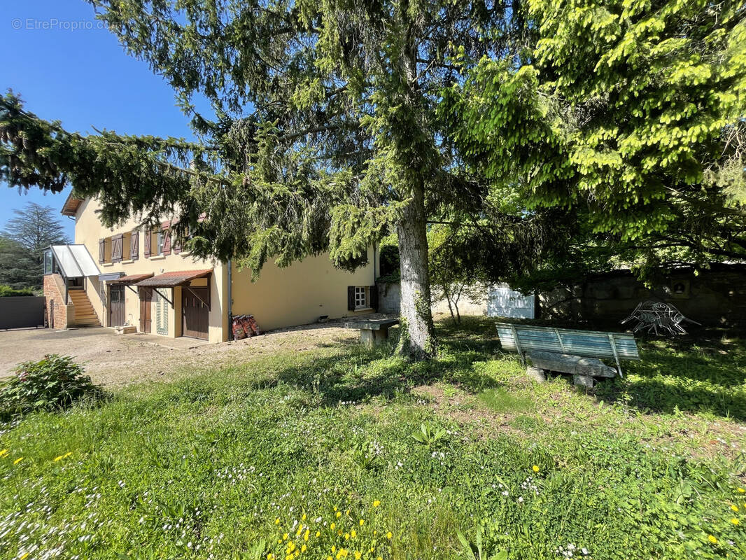 Maison à CHARNAY-LES-MACON