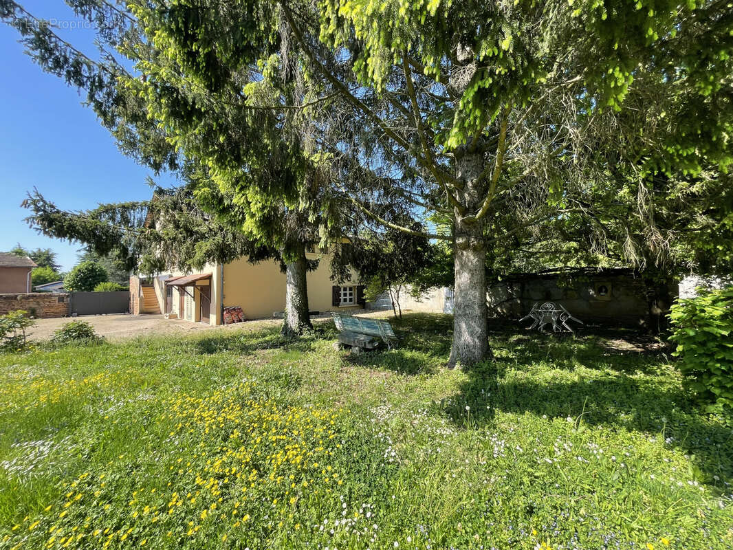 Maison à CHARNAY-LES-MACON