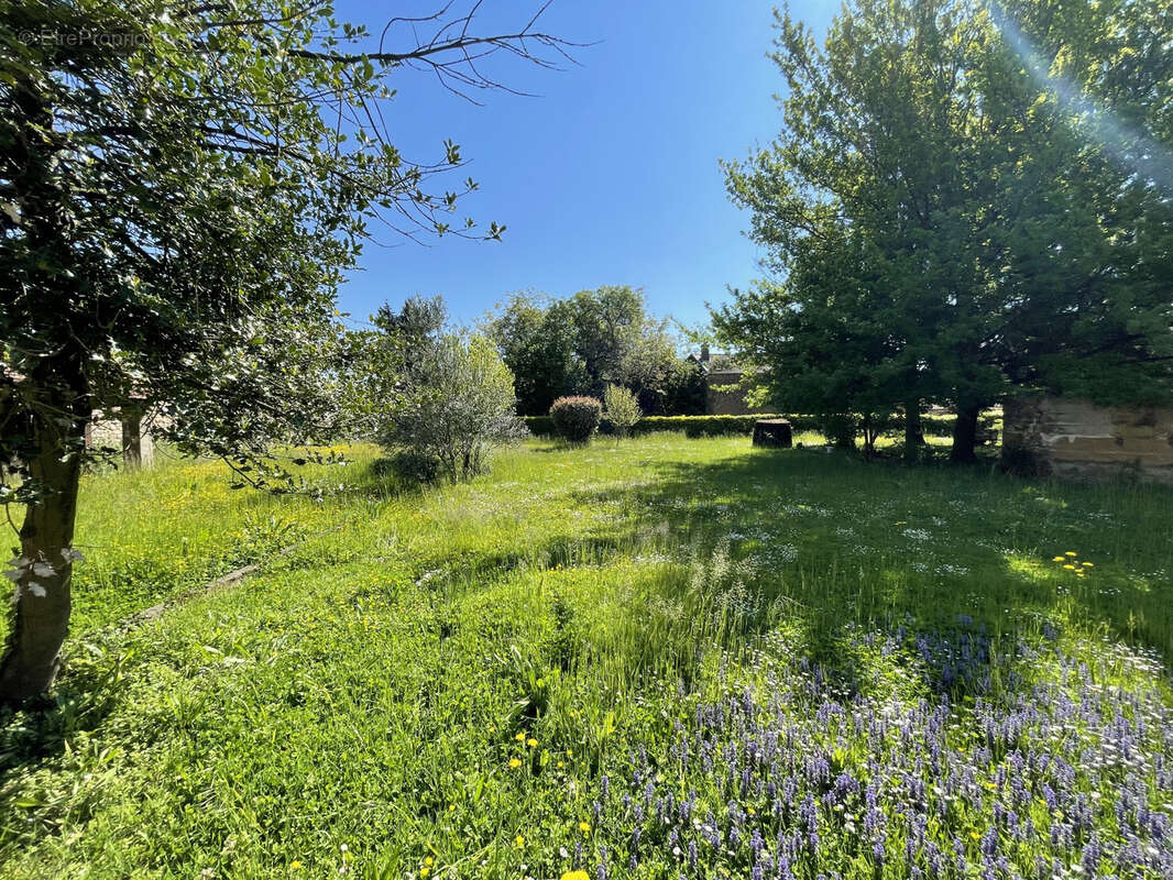 Terrain à CHARNAY-LES-MACON