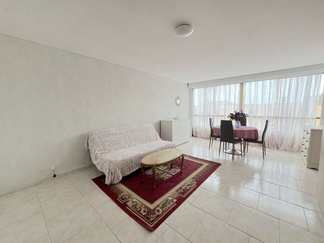 Appartement à SIX-FOURS-LES-PLAGES