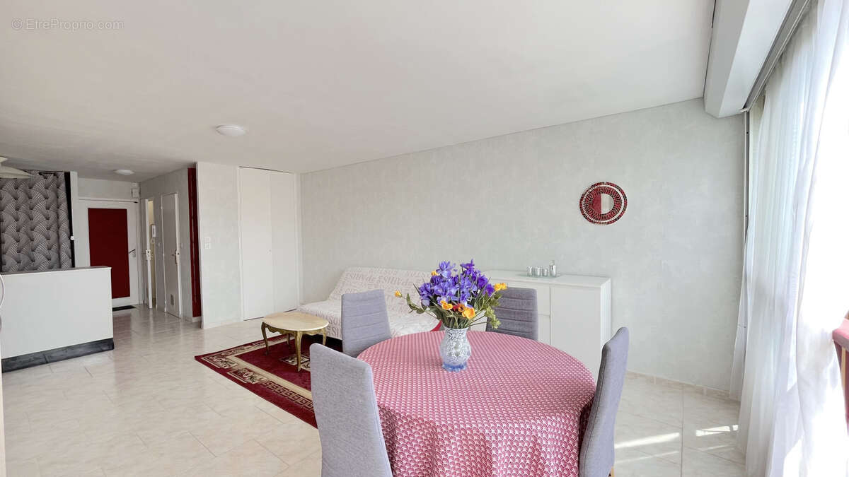 Appartement à SIX-FOURS-LES-PLAGES