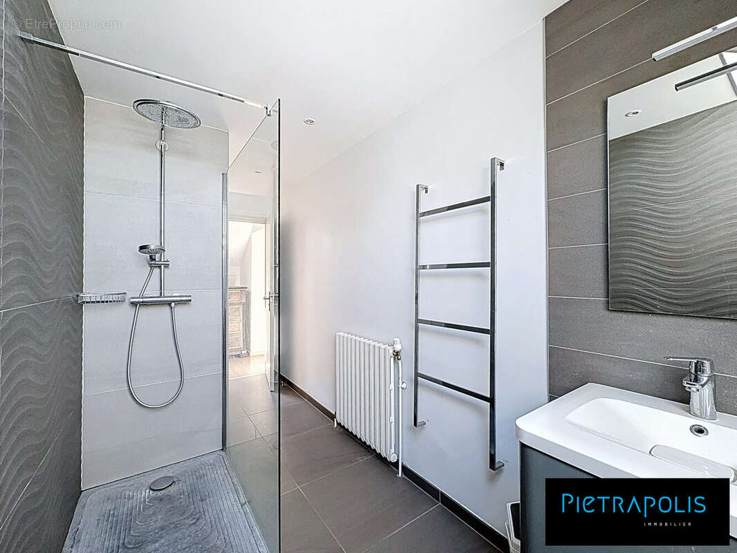 salle d&#039;eau - Maison à BRIGNAIS