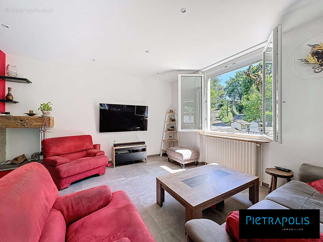 Salon - Maison à BRIGNAIS