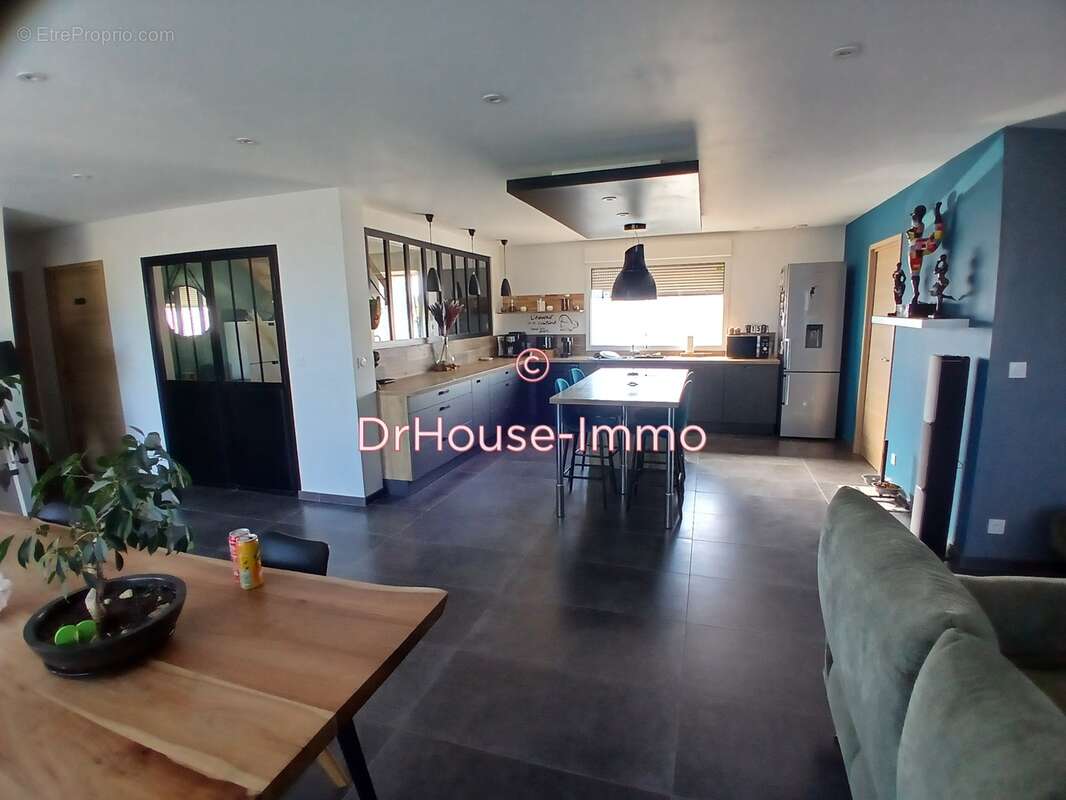 Maison à NEUF-BERQUIN