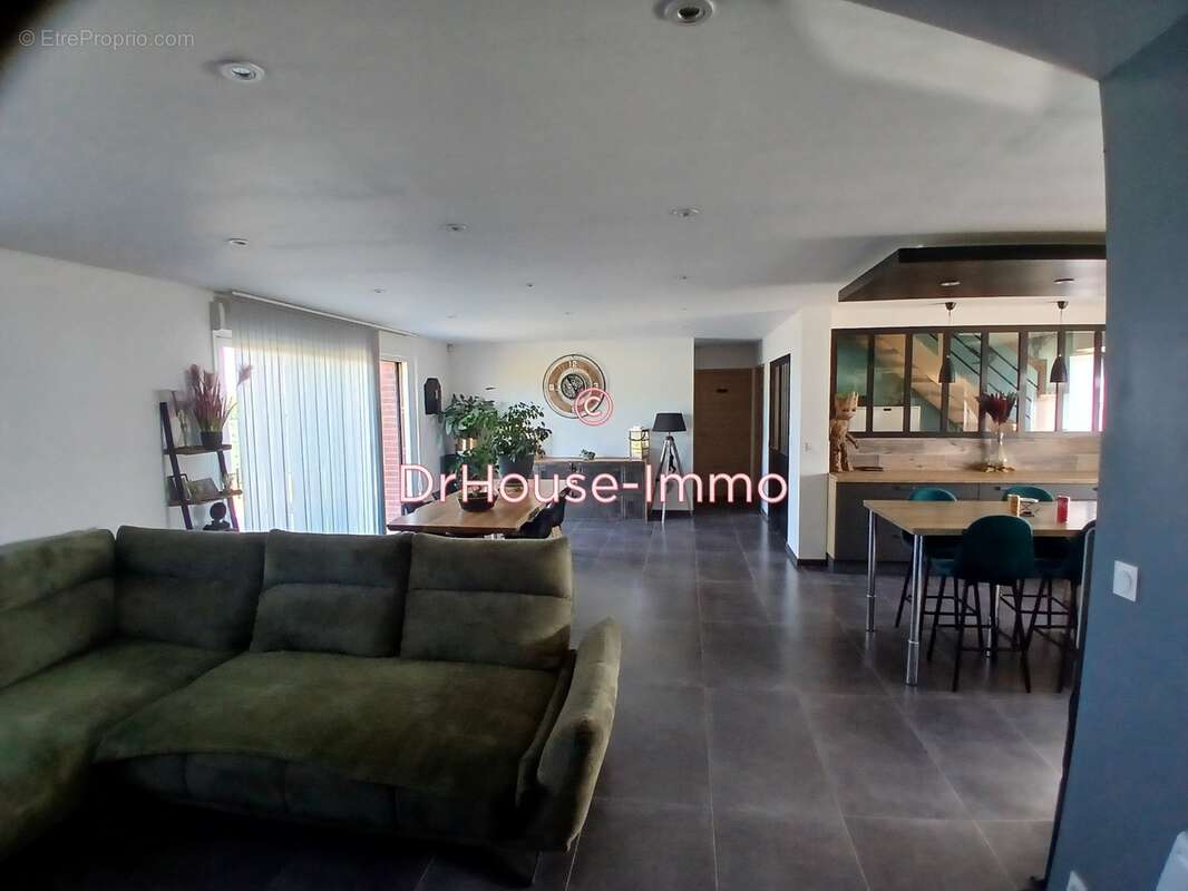 Maison à NEUF-BERQUIN