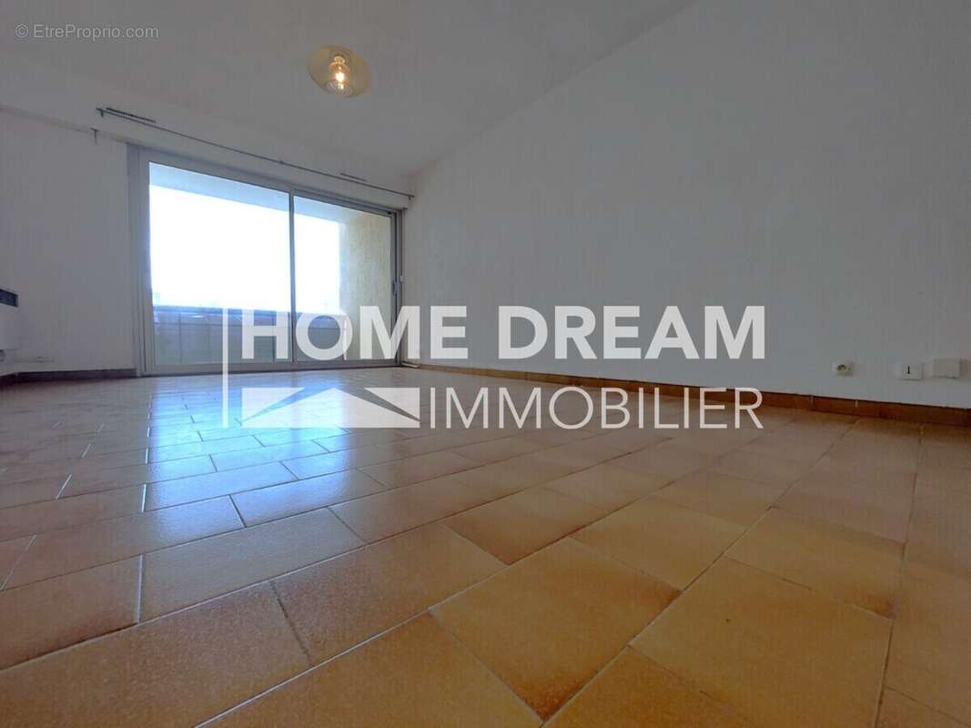 Appartement à SIX-FOURS-LES-PLAGES