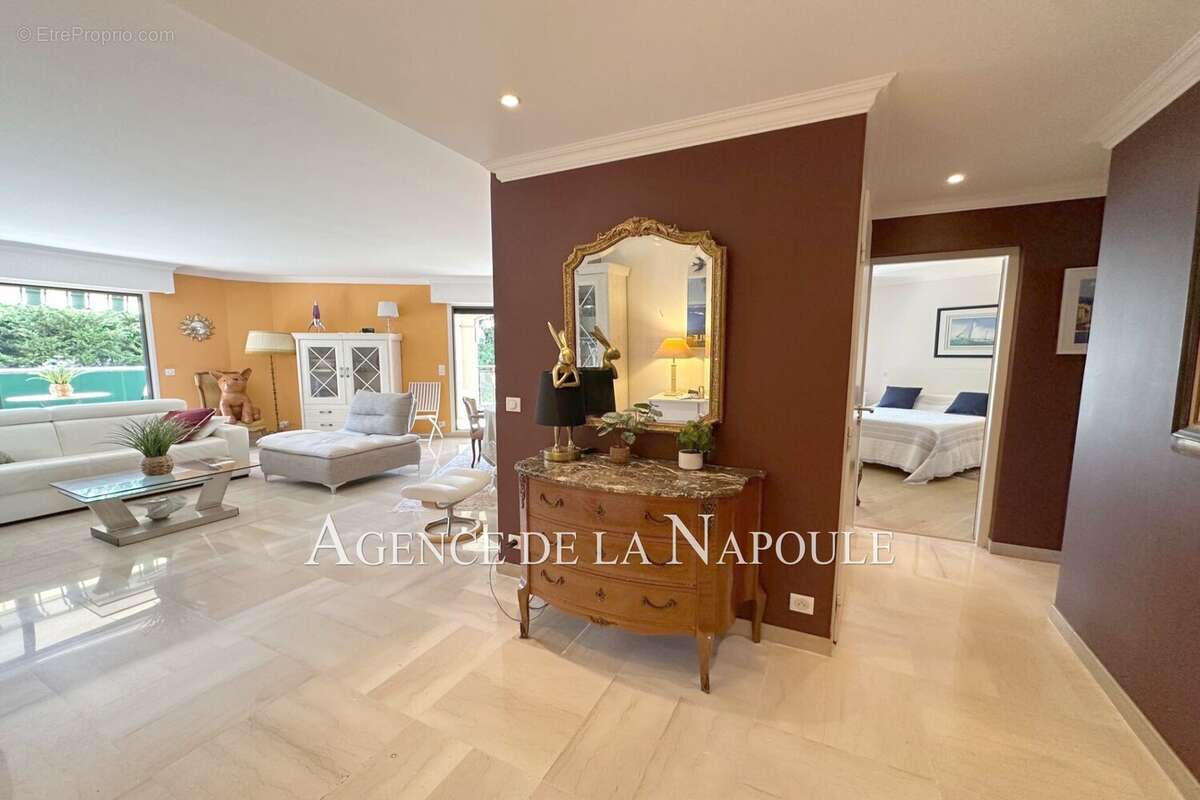 Appartement à MANDELIEU-LA-NAPOULE