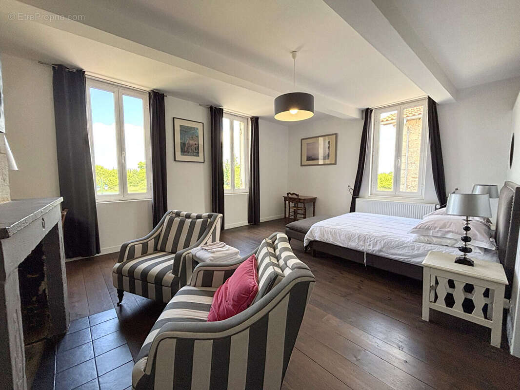 Maison à SAINT-EMILION