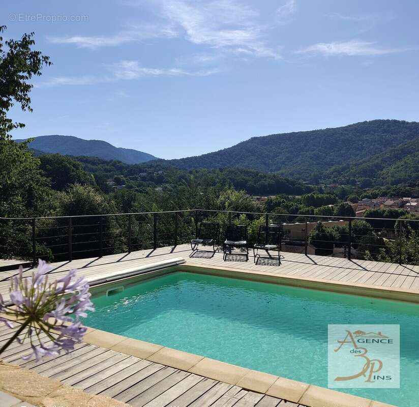 Maison à COLLOBRIERES