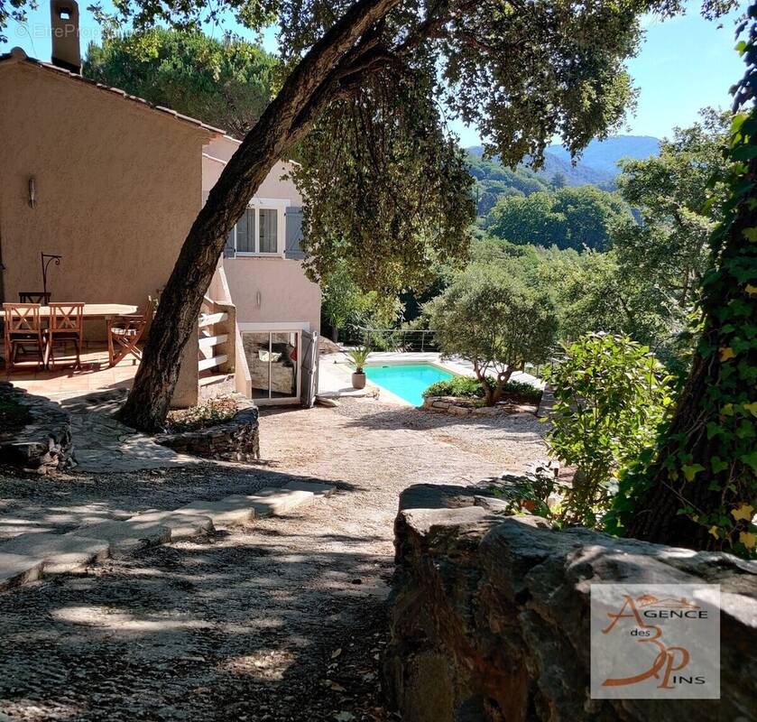 Maison à COLLOBRIERES