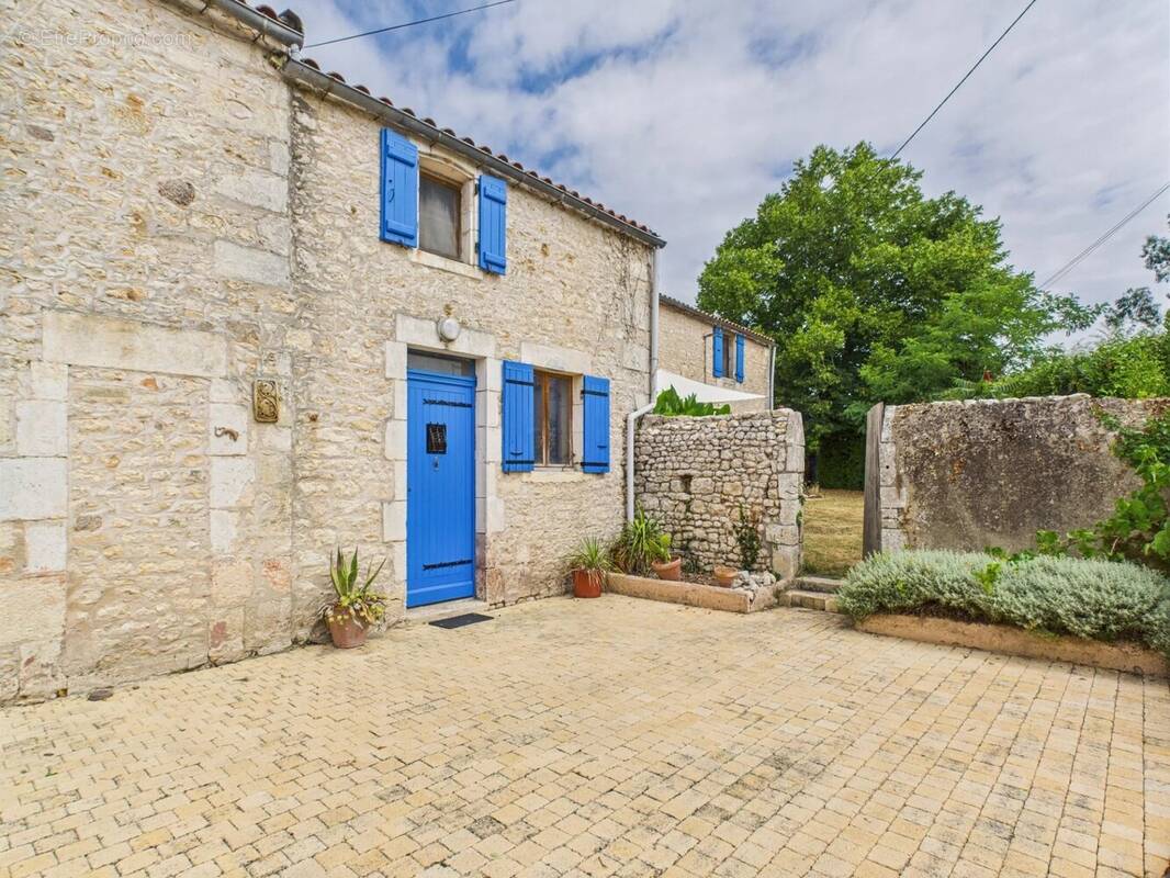 Maison à SAINT-JUST-LUZAC