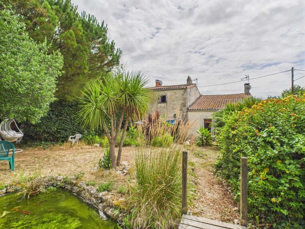 Maison à SAINT-JUST-LUZAC