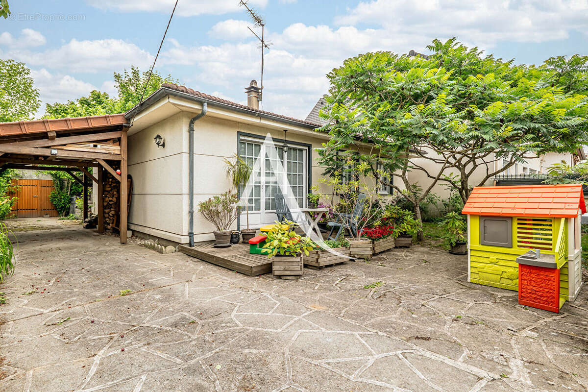 Maison à LIMEIL-BREVANNES