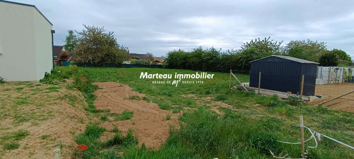 Terrain à NEUVILLE-SUR-SARTHE