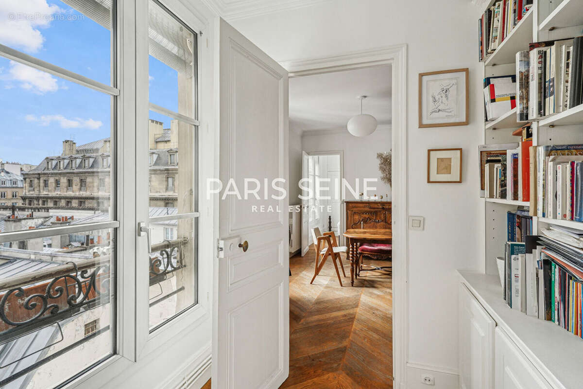 Appartement à PARIS-1E