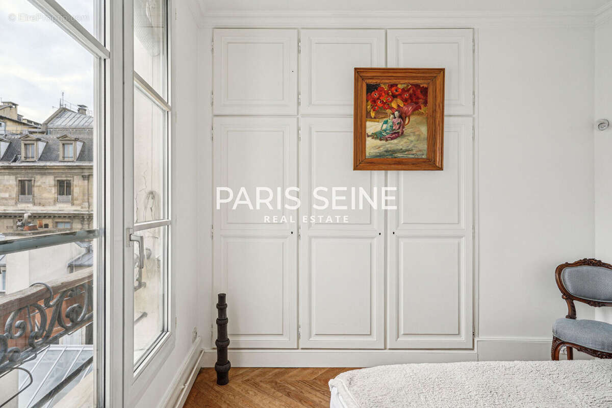 Appartement à PARIS-1E