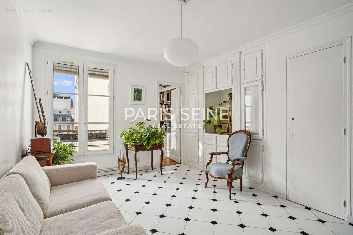 Appartement à PARIS-1E