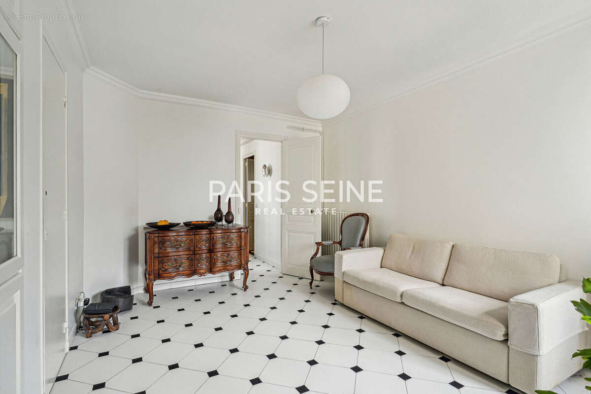 Appartement à PARIS-1E