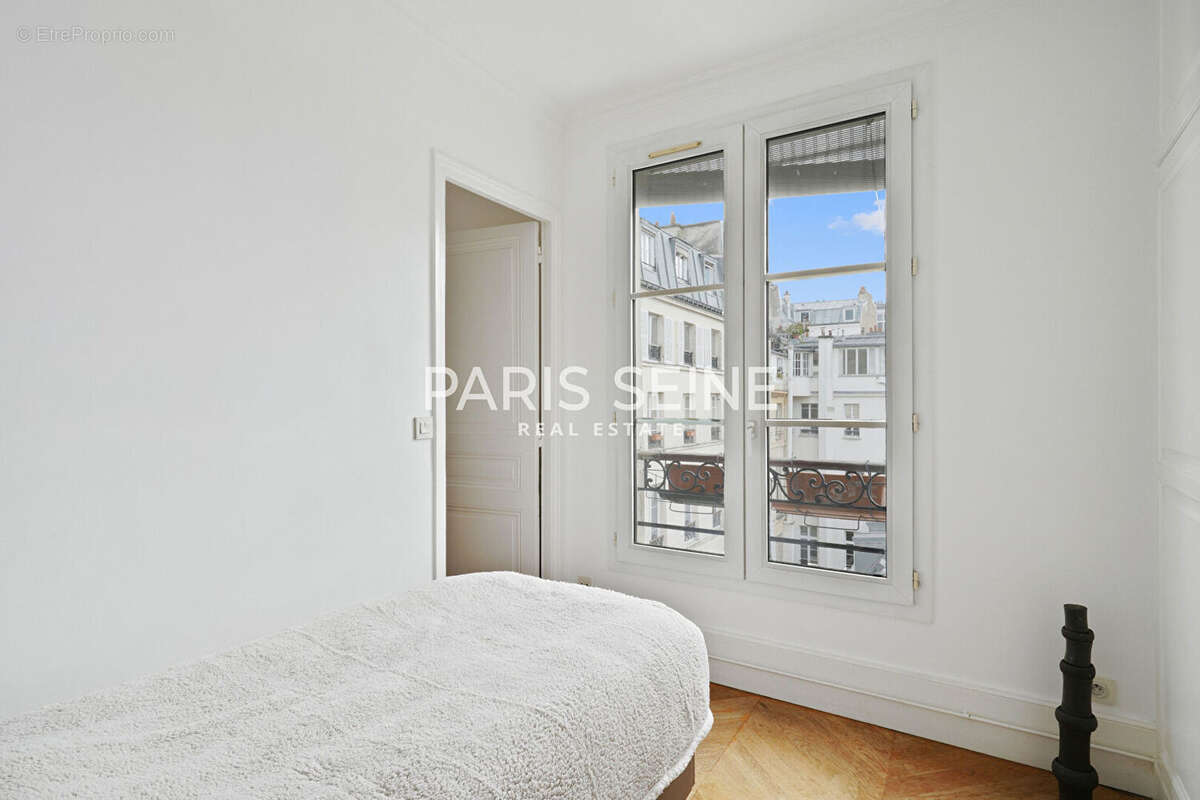 Appartement à PARIS-1E