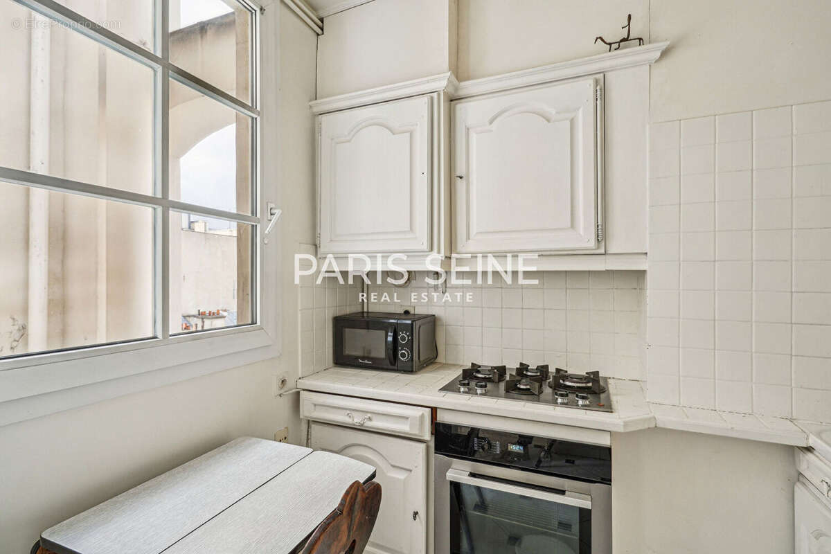 Appartement à PARIS-1E