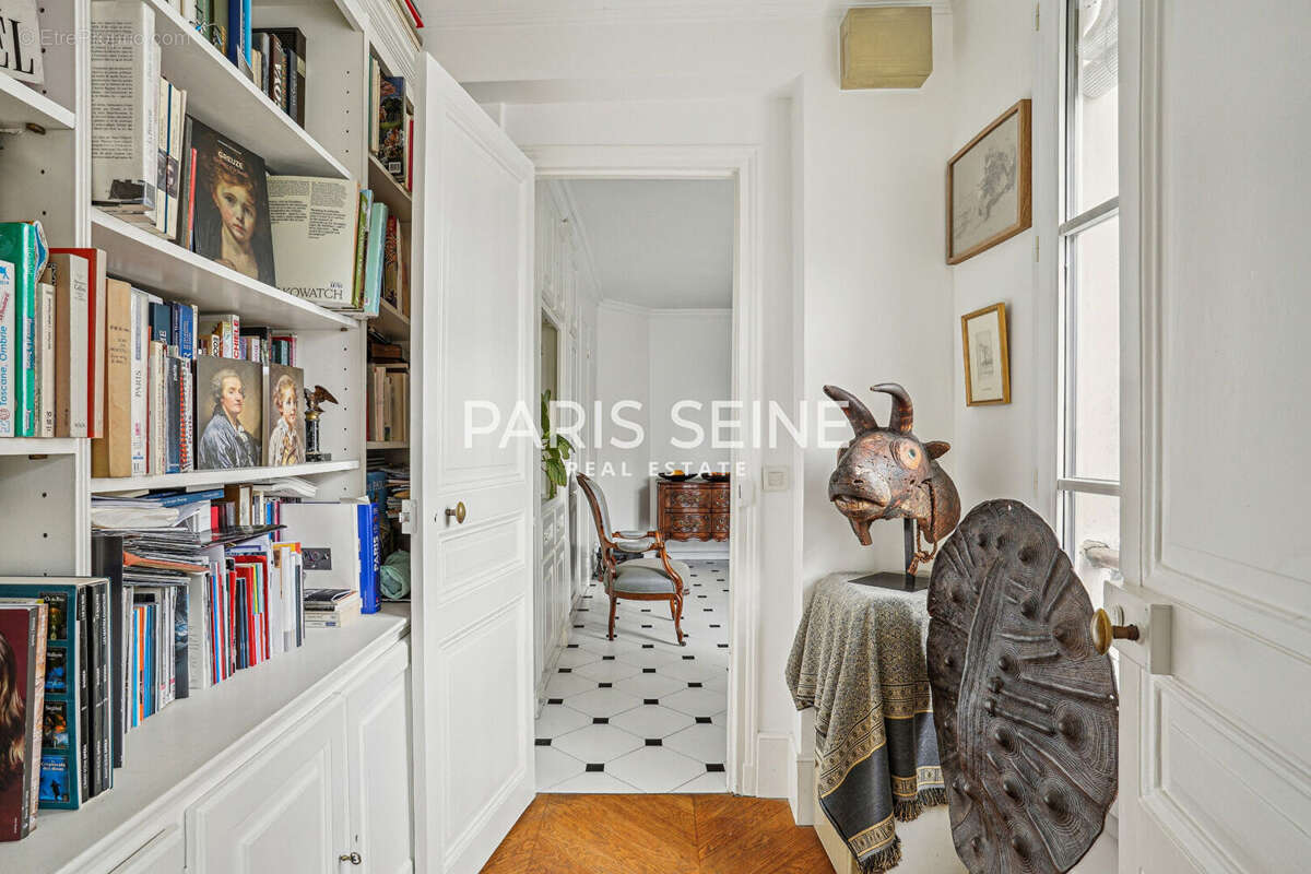 Appartement à PARIS-1E