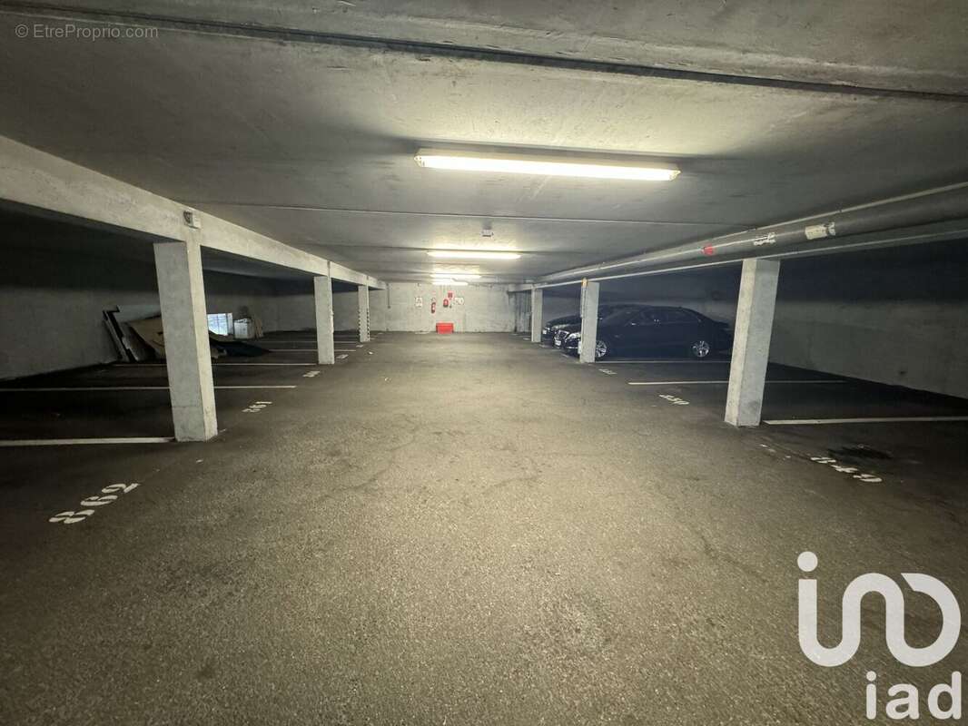 Photo 2 - Parking à SAINT-SEBASTIEN-SUR-LOIRE