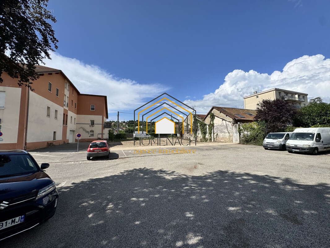 Terrain à SAINT-CLAIR-DE-LA-TOUR