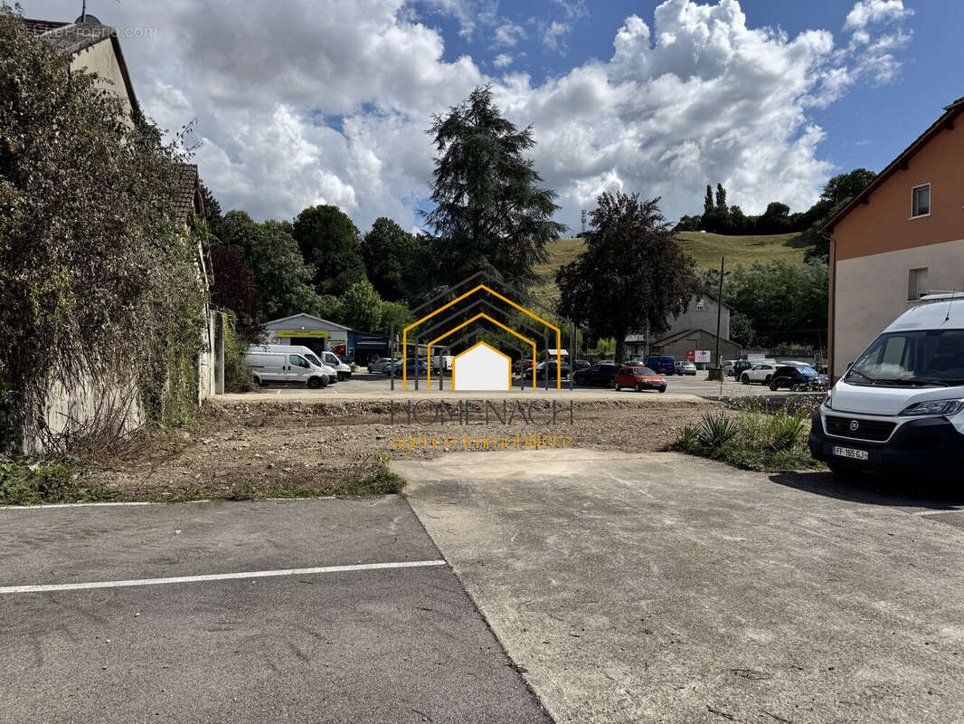 Terrain à SAINT-CLAIR-DE-LA-TOUR