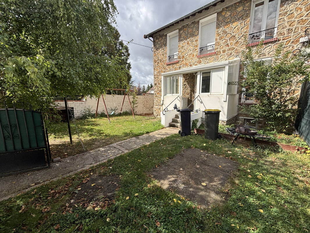 Appartement à SAINTE-GENEVIEVE-DES-BOIS