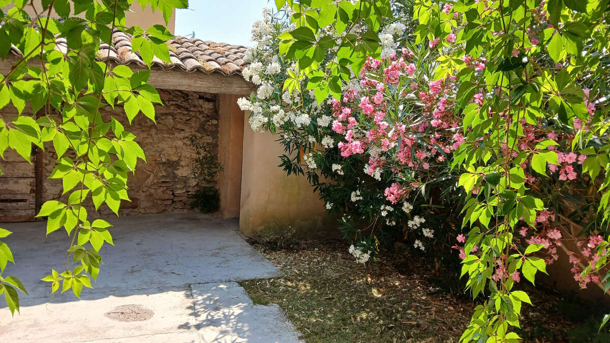 Maison à CADEROUSSE