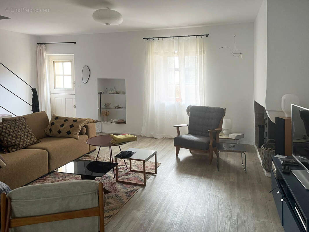 Maison à CADEROUSSE