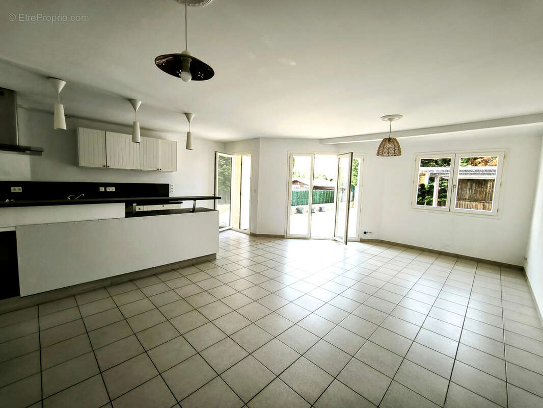 Maison à SAINT-LAURENT-DE-LA-SALANQUE