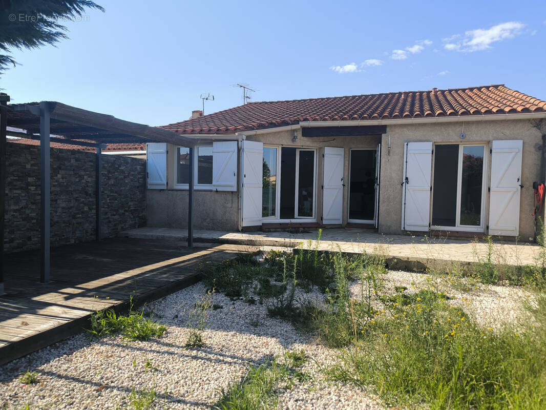 Maison à SAINT-LAURENT-DE-LA-SALANQUE