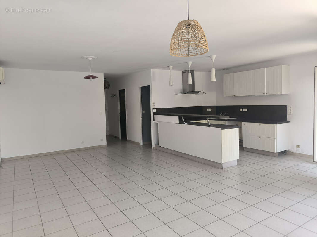 Maison à SAINT-LAURENT-DE-LA-SALANQUE