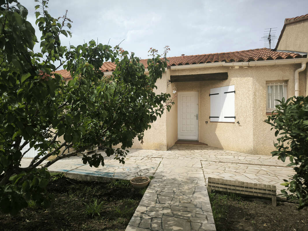 Maison à SAINT-LAURENT-DE-LA-SALANQUE