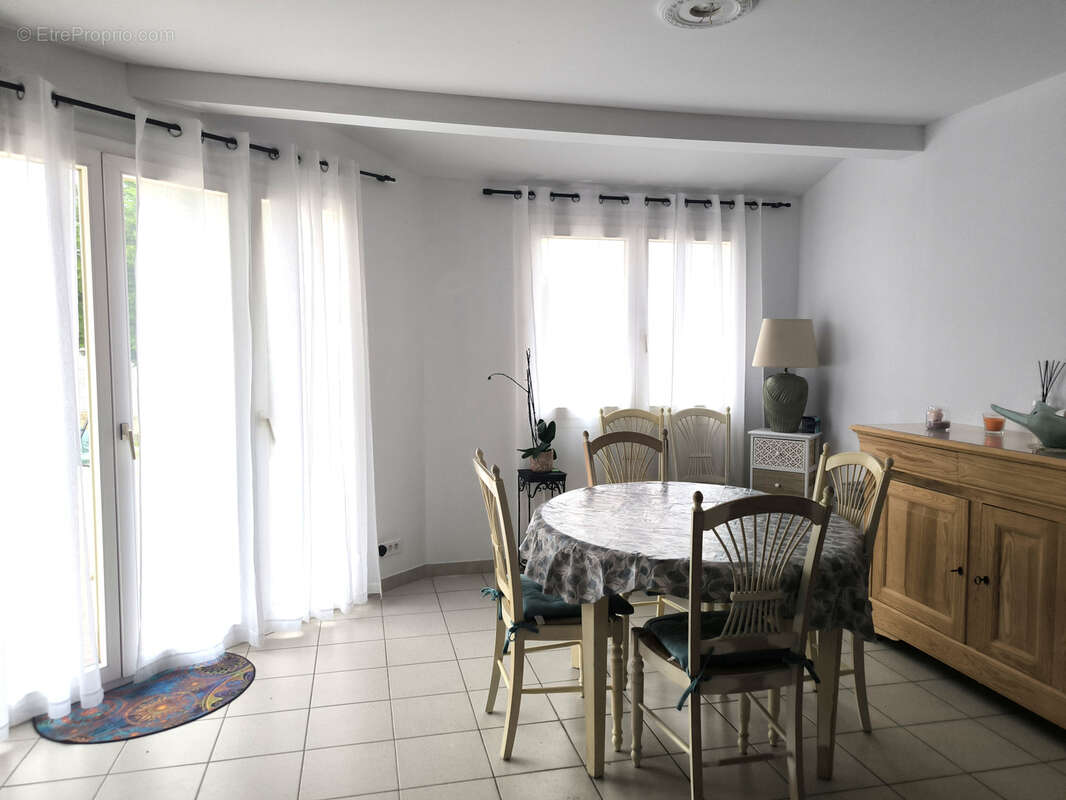 Maison à SAINT-LAURENT-DE-LA-SALANQUE