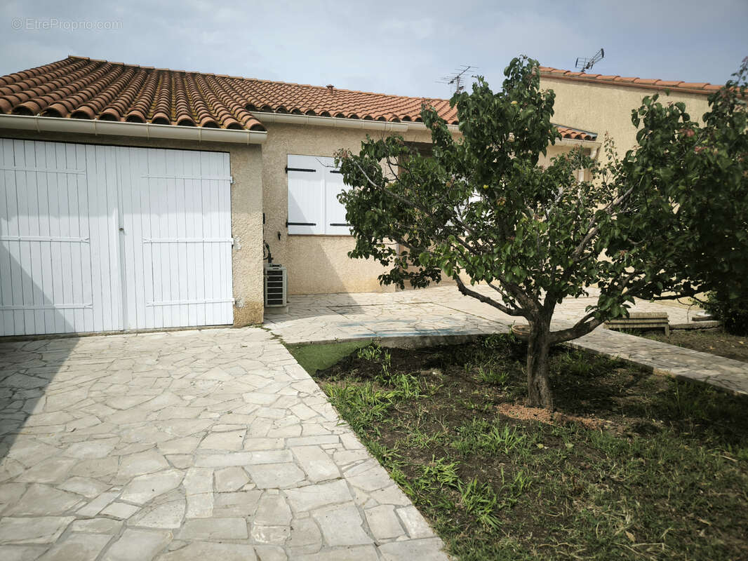 Maison à SAINT-LAURENT-DE-LA-SALANQUE